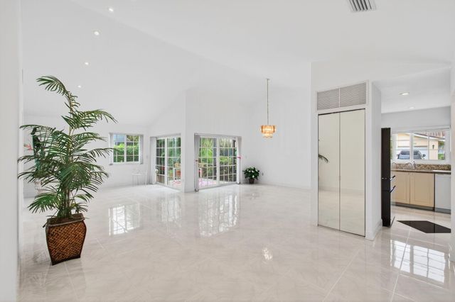 6105 Via Laguna Lane, Boca Raton, FL 33433