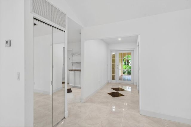 6105 Via Laguna Lane, Boca Raton, FL 33433