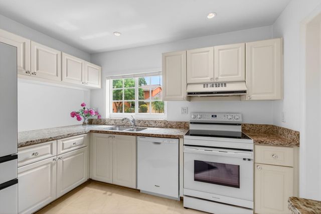 6105 Via Laguna Lane, Boca Raton, FL 33433