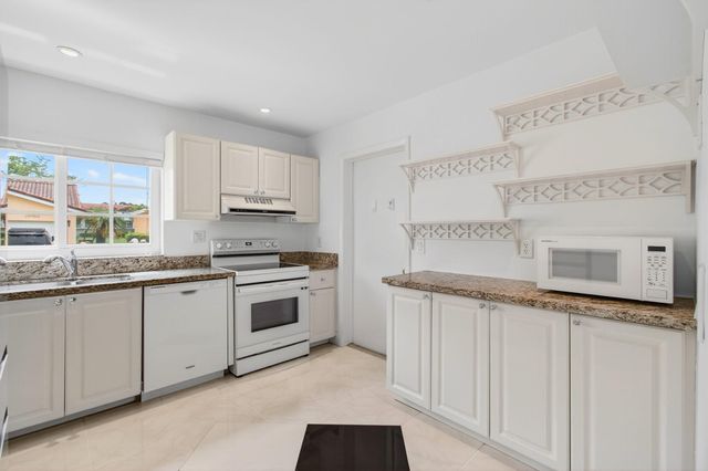 6105 Via Laguna Lane, Boca Raton, FL 33433