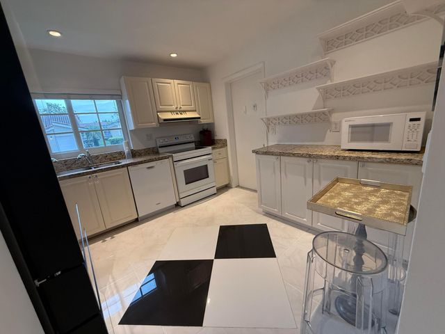 6105 Via Laguna Lane, Boca Raton, FL 33433