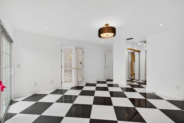 6105 Via Laguna Lane, Boca Raton, FL 33433