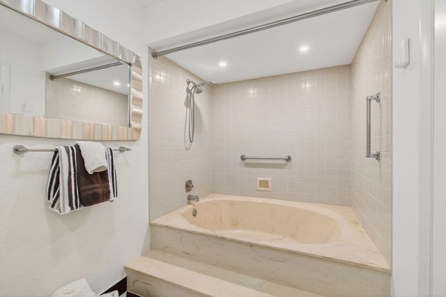 6105 Via Laguna Lane, Boca Raton, FL 33433