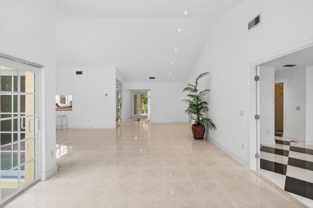 6105 Via Laguna Lane, Boca Raton, FL 33433