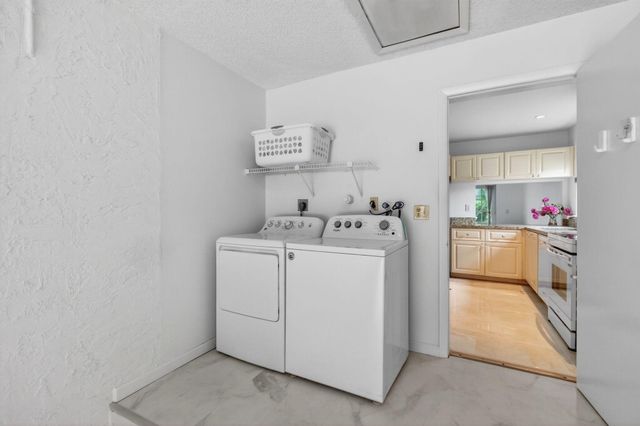 6105 Via Laguna Lane, Boca Raton, FL 33433