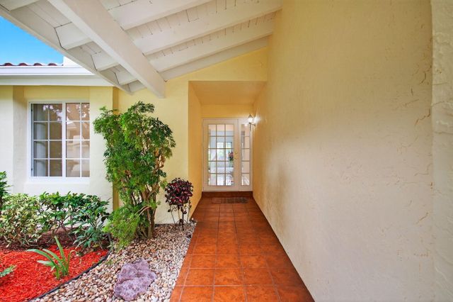 6105 Via Laguna Lane, Boca Raton, FL 33433