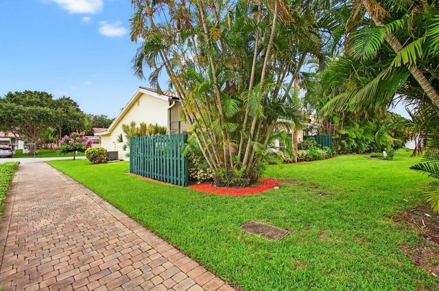 6105 Via Laguna Lane, Boca Raton, FL 33433