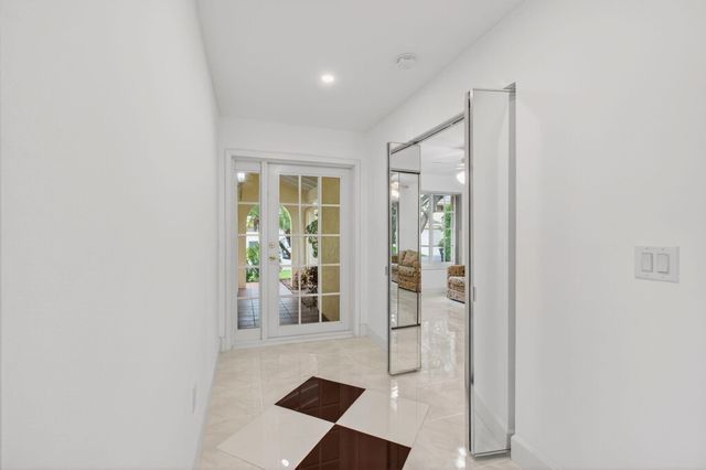 6105 Via Laguna Lane, Boca Raton, FL 33433