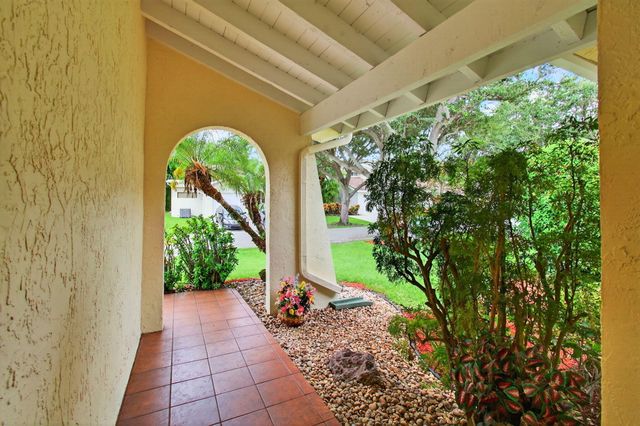 6105 Via Laguna Lane, Boca Raton, FL 33433