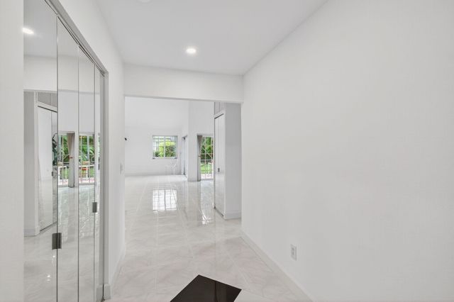 6105 Via Laguna Lane, Boca Raton, FL 33433