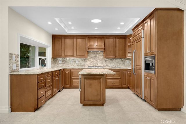 6042 Foxfield, Yorba Linda, CA 92886