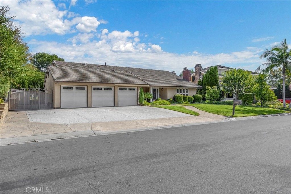6042 Foxfield, Yorba Linda, CA 92886