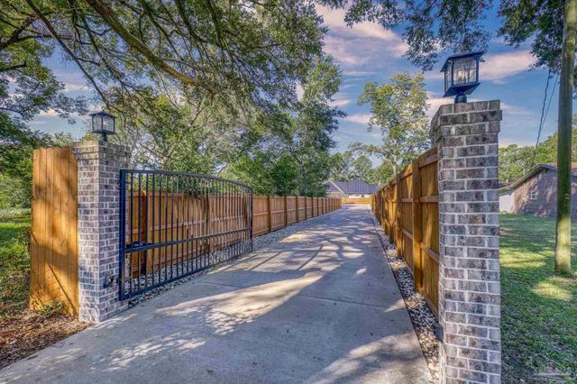 8415 Beulah Rd, Pensacola, FL 32526