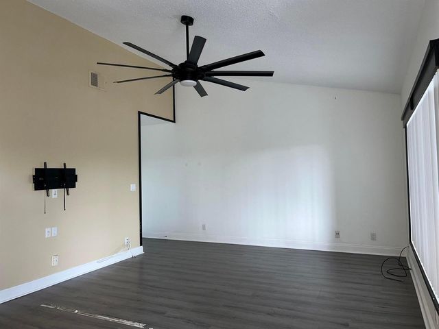 815 W Boynton Beach Boulevard 7-205, Boynton Beach, FL 33426