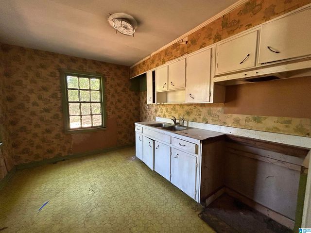 2006 27TH AVENUE, Hueytown, AL 35023