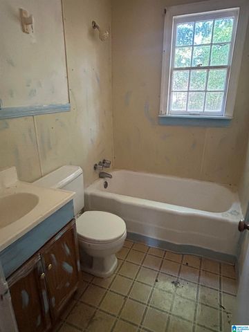 2006 27TH AVENUE, Hueytown, AL 35023