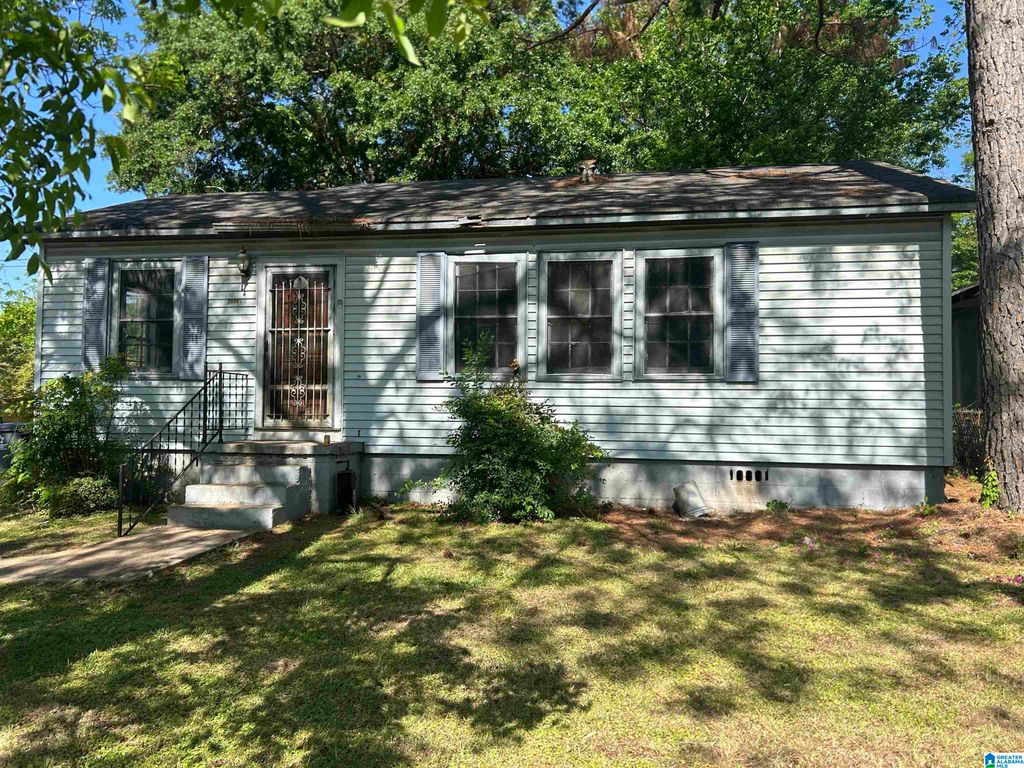 2006 27TH AVENUE, Hueytown, AL 35023