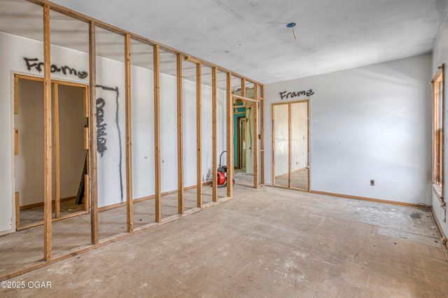 112 N Joplin Avenue, Joplin, MO 64801