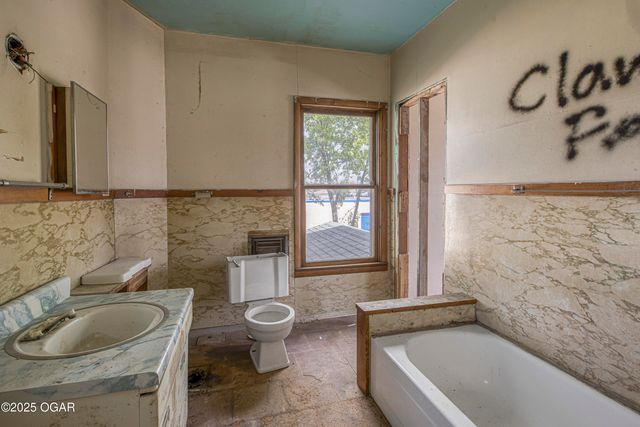 112 N Joplin Avenue, Joplin, MO 64801