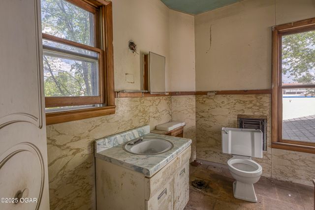 112 N Joplin Avenue, Joplin, MO 64801