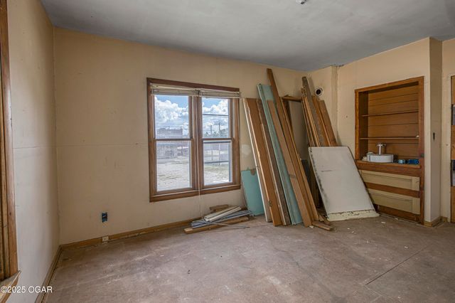 112 N Joplin Avenue, Joplin, MO 64801