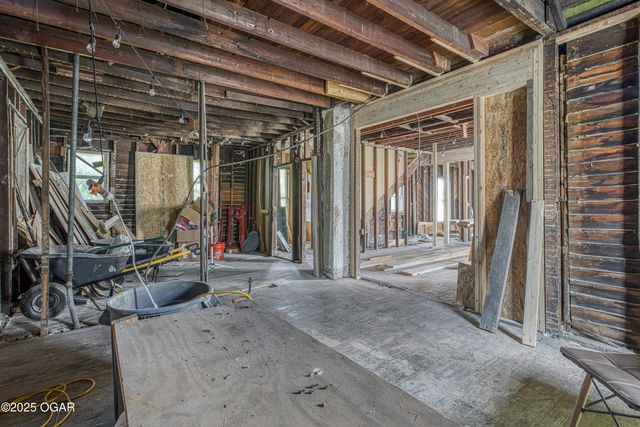 112 N Joplin Avenue, Joplin, MO 64801