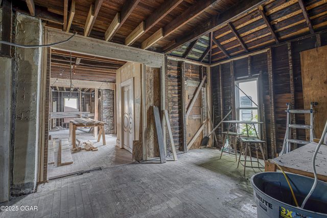 112 N Joplin Avenue, Joplin, MO 64801