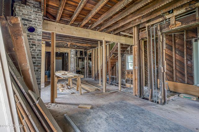 112 N Joplin Avenue, Joplin, MO 64801