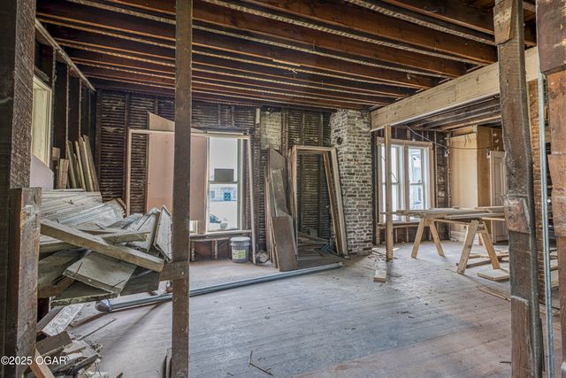 112 N Joplin Avenue, Joplin, MO 64801