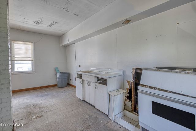 112 N Joplin Avenue, Joplin, MO 64801