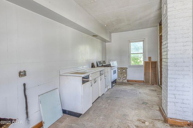 112 N Joplin Avenue, Joplin, MO 64801