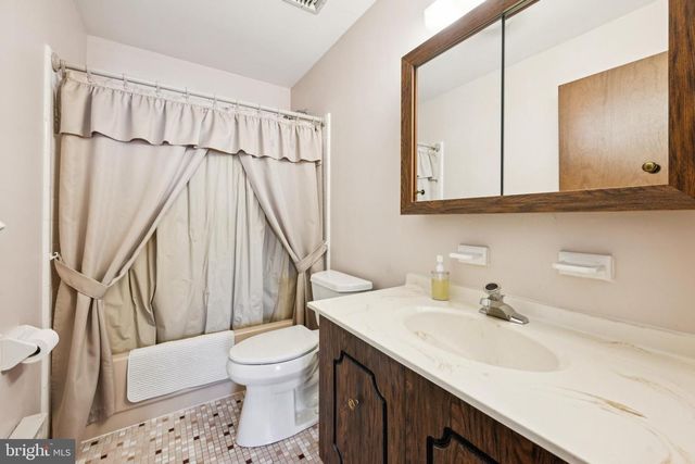 1 NEW CASTLE DR, Southampton, NJ 08088