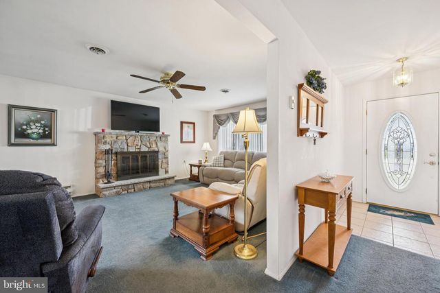 1 NEW CASTLE DR, Southampton, NJ 08088