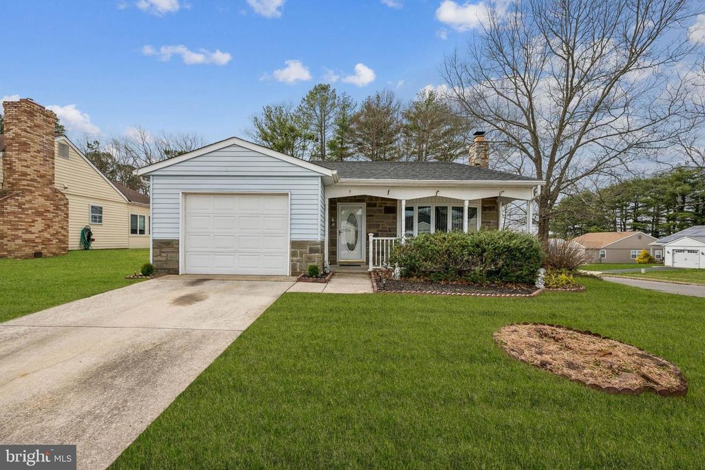 1 NEW CASTLE DR, Southampton, NJ 08088