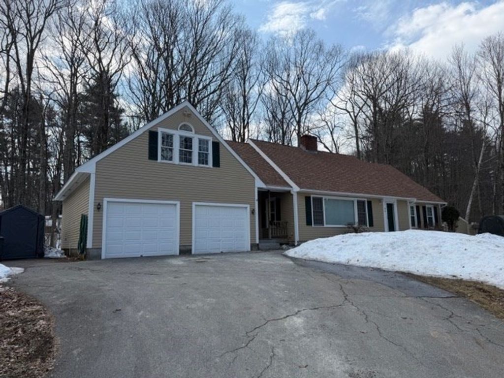 96 Townsend Street, Pepperell, MA 01463