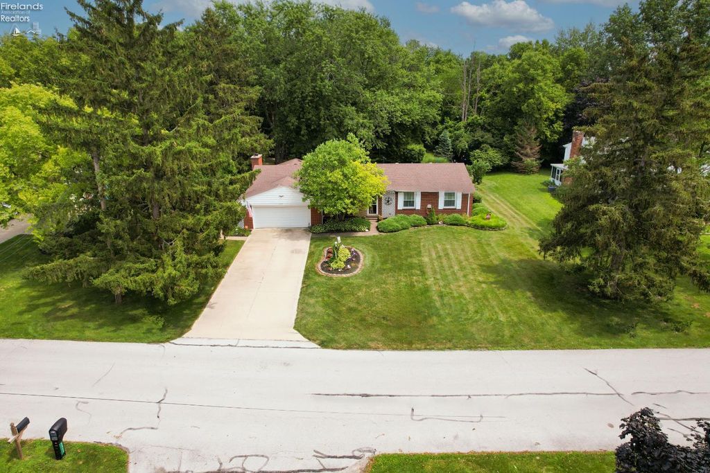 N 3425 Karwood Drive, Port Clinton, OH 43452