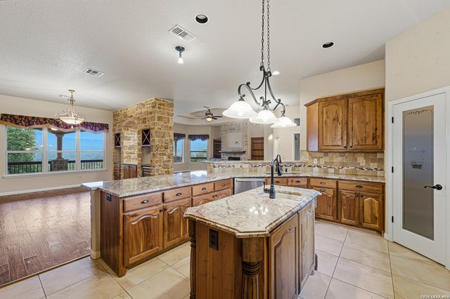 401 LORNE RD, Canyon Lake, TX 78133