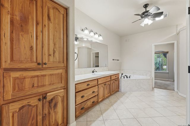 401 LORNE RD, Canyon Lake, TX 78133