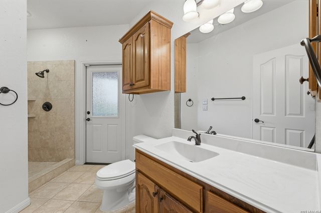 401 LORNE RD, Canyon Lake, TX 78133