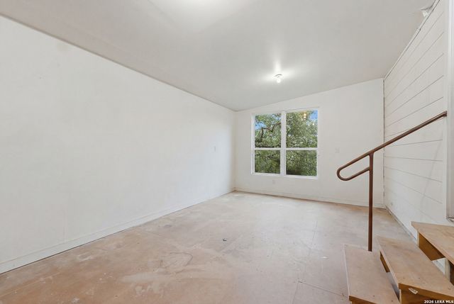 401 LORNE RD, Canyon Lake, TX 78133