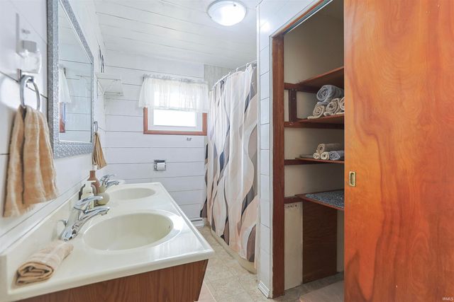 1005 Violet Road, Elkhart, IN 46514
