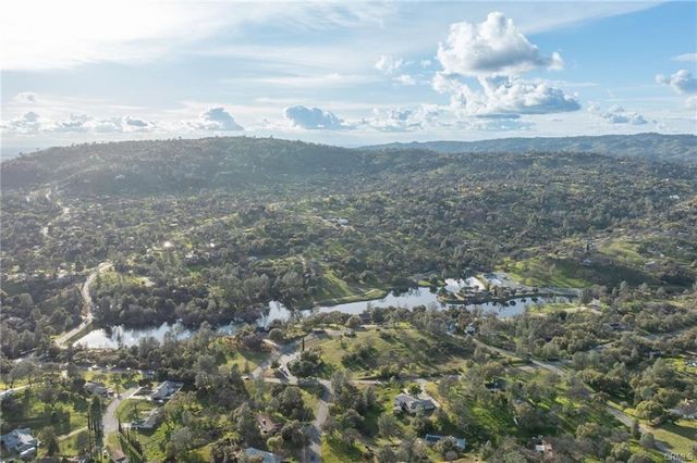 43317 Running Deer Court, Coarsegold, CA 93614