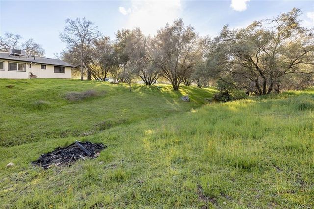43317 Running Deer Court, Coarsegold, CA 93614