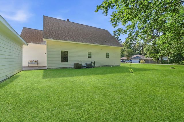 109 Pine Needle Street, Onalaska, TX 77360