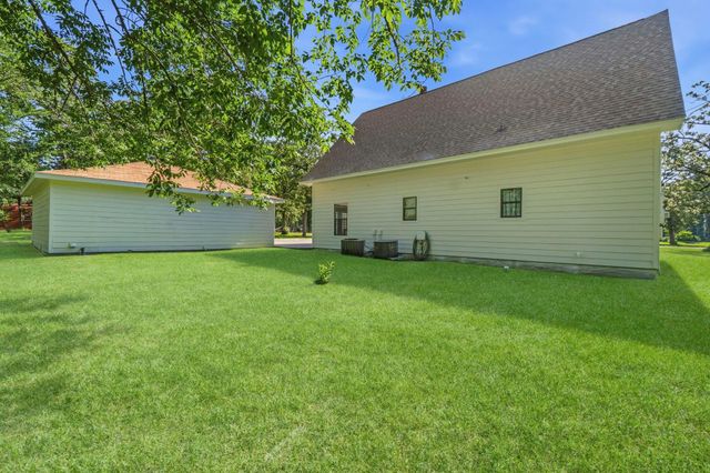 109 Pine Needle Street, Onalaska, TX 77360