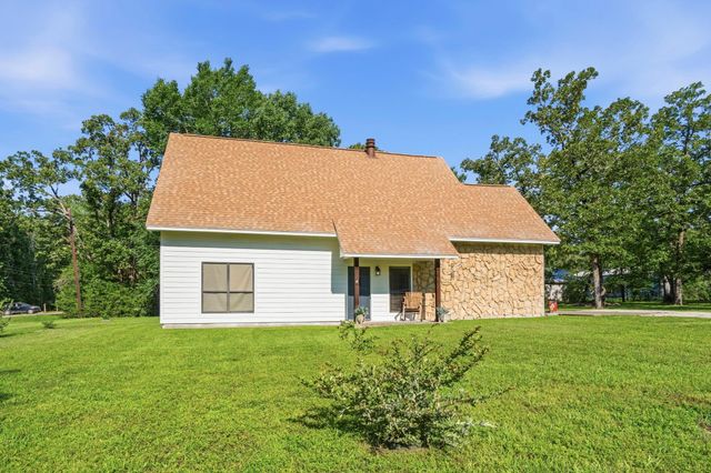 109 Pine Needle Street, Onalaska, TX 77360