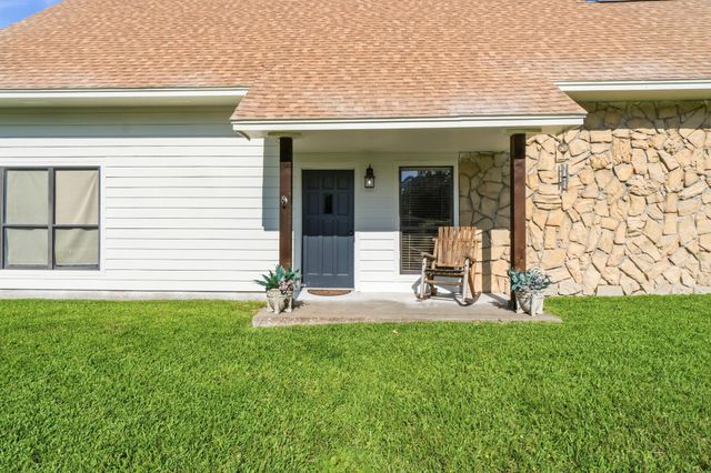 109 Pine Needle Street, Onalaska, TX 77360