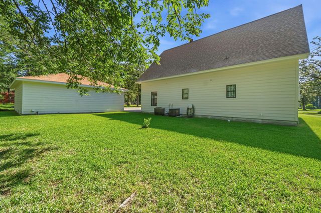 109 Pine Needle Street, Onalaska, TX 77360
