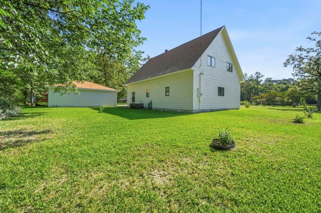 109 Pine Needle Street, Onalaska, TX 77360