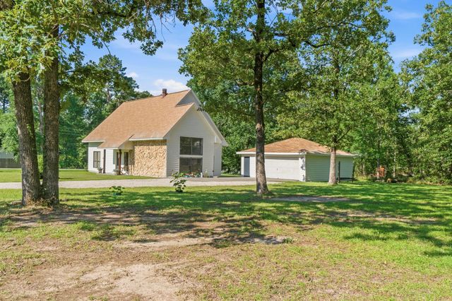 109 Pine Needle Street, Onalaska, TX 77360